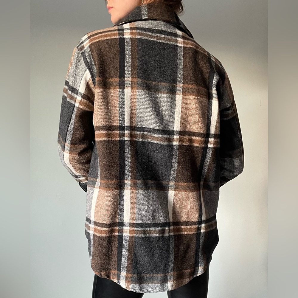 Beautiful shacket - Picture 2 of 2